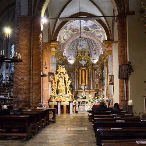 Interno Chiesa Immacolata Salerno altare