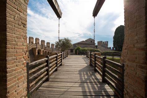 Rocca di Gradara e ponte levatoio
