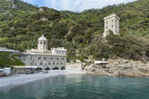 Abbazia di San Fruttuoso illuminata di notte