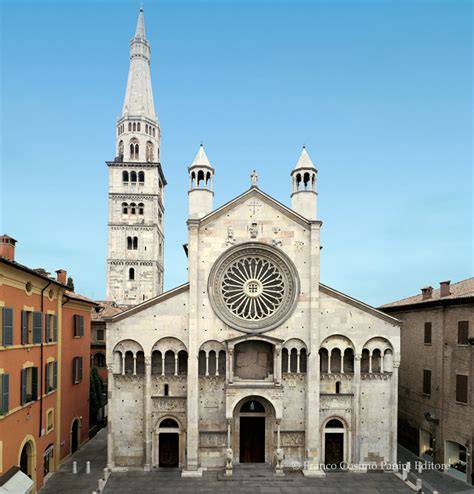Facciata romanica della Cattedrale di Ferentino