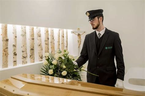funerale comunale gratuito e sepoltura dignitosa