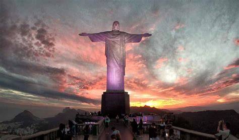 Statua Cristo Redentore illuminata Rio
