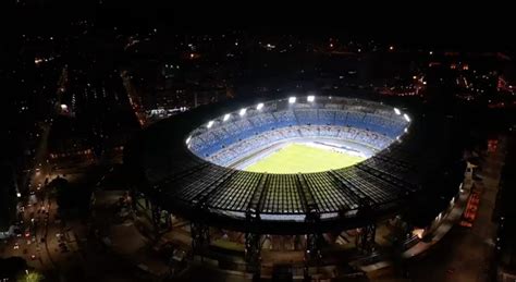 Stadio Maracanã illuminato di notte