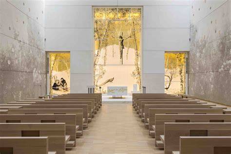 Arte cristiana contemporanea in chiesa