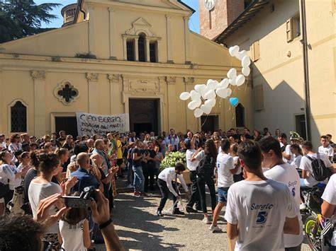 Funerale di un giovane motociclista in chiesa