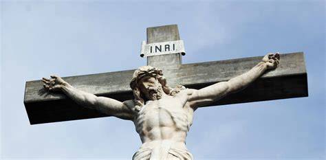 INRI sul crocifisso cristiano