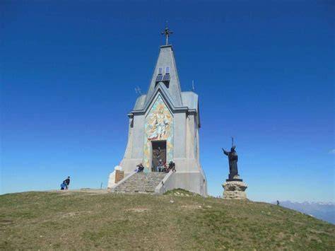 Monumento al Redentore vetta Monte Guglielmo