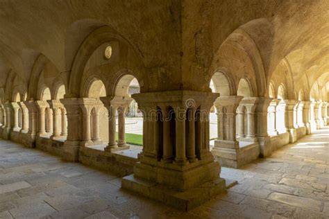 Chiostro romanico dell’Abbazia di Fontenay