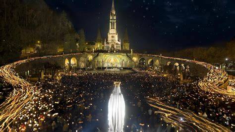Processione aux flambeaux Madonna Lourdes