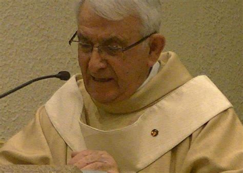 Don Giuseppe Cartesio con comunità parrocchiale