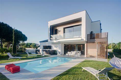 Villa bifamiliare con piscina e grande corte