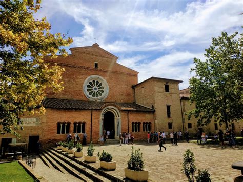 Abbazia di Chiaravalle di Fiastra e chiostro medievale