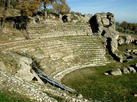 Parco archeologico di Urbs Salvia anfiteatro romano