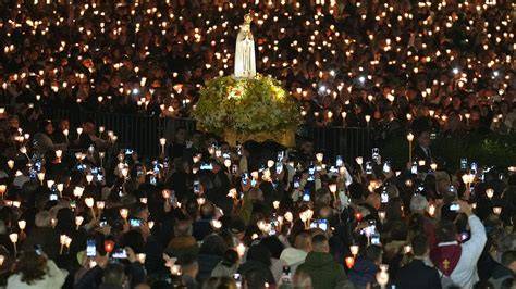 Esplanade del Santuario di Fatima con candele