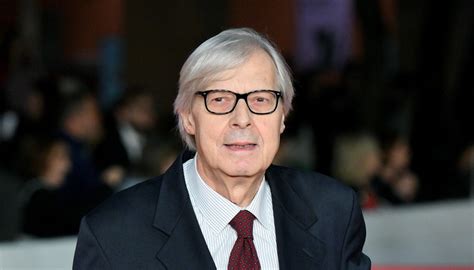 Rosario di Fatima ricevuto da Vittorio Sgarbi