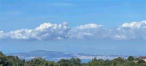 Panorama dei Monti Lattari e Santa Maria del Castello