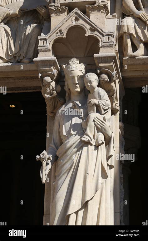 Vergine con Bambino nella cattedrale