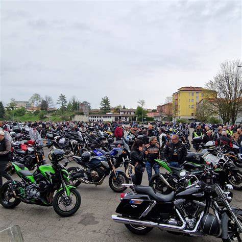 Motociclisti in piazza Mercato Tradate