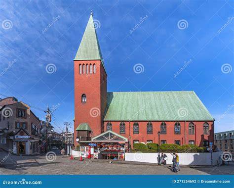 Facciata neogotica Cattedrale Urakami mattoni rossi