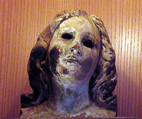 Madonna di Nagasaki volto danneggiato bomba atomica