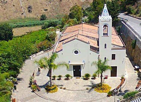 Santuario Madonna del Ponte tra colline siciliane