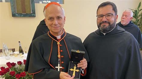 cardinale con croce pettorale