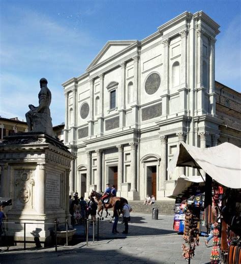Facciata neoclassica antica San Lorenzo
