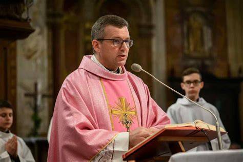 Paramenti rosa della Domenica Laetare