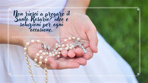 Famiglia riunita per pregare il Rosario