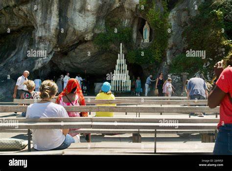 Grotta delle Apparizioni Santuario Lourdes