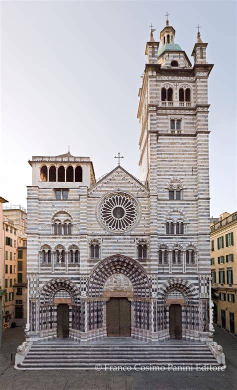 facciata bianconera Cattedrale San Lorenzo