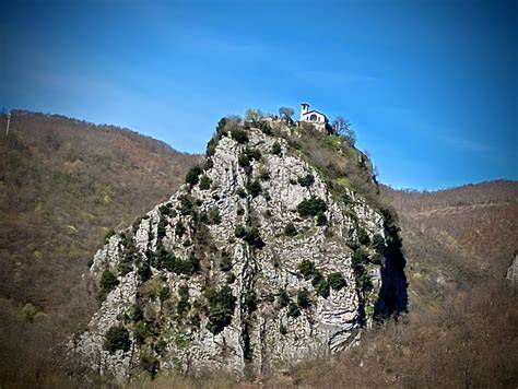 Roccaporena e Monte Rucino panorama