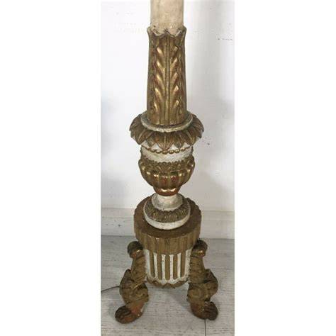 lampada antica sopra candelabro biblico