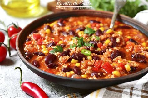 Ingredienti chili con carne tortillas avocado