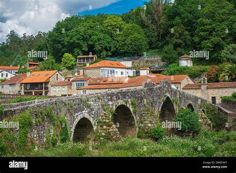 Ponte medievale di Ponte Maceira sul fiume Tambre