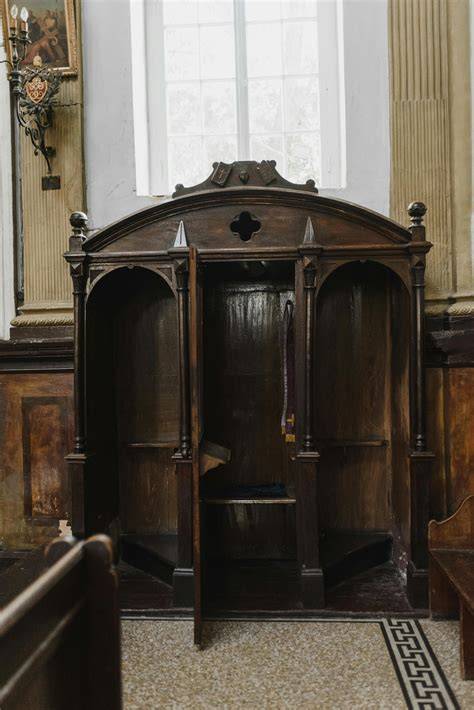 Confessionale sobrio in cappella