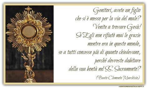 Adorazione eucaristica davanti al tabernacolo