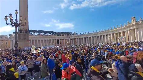 Giovani dell’Azione Cattolica davanti San Pietro