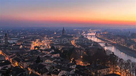 Vista panoramica della città di Lourdes