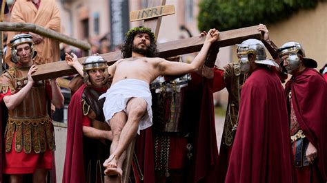 Gesù prega durante la crocifissione