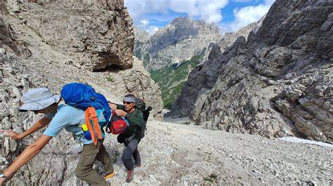 Discesa attrezzata verso la forcella