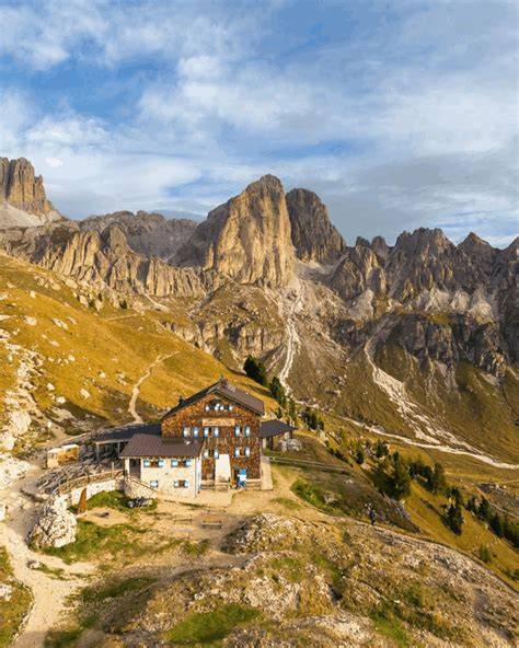 Cima Roda di Vaèl e panorama dolomitico