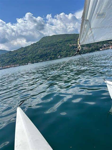 Ragazzi durante lezione di vela