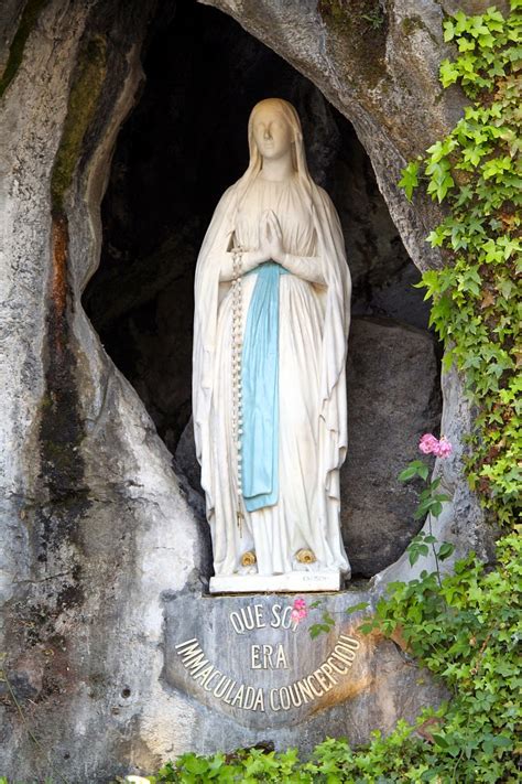 Statua Fabisch nella Grotta di Lourdes