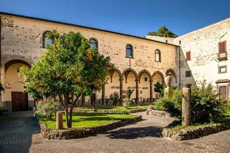 Piazzale esterno dell’Abbazia di Grottaferrata