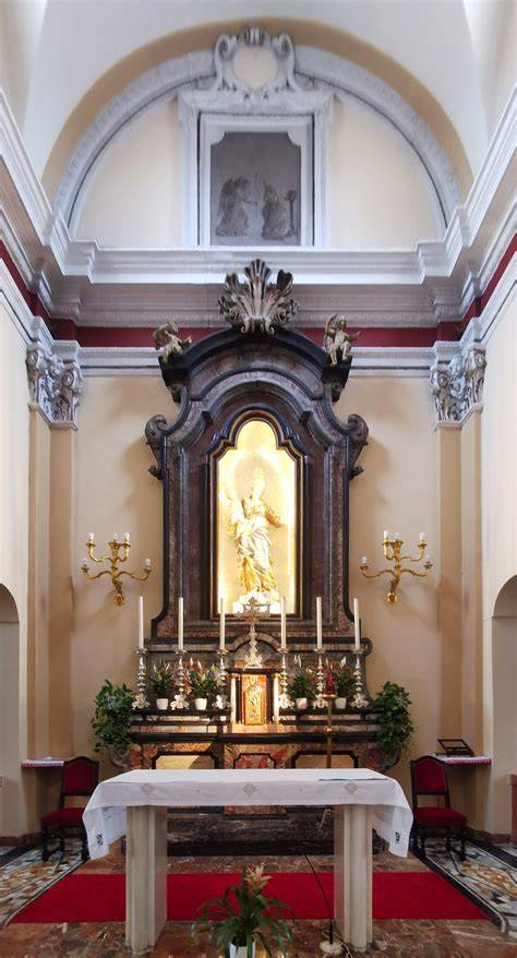 Interno del Santuario Madonna della Cintura