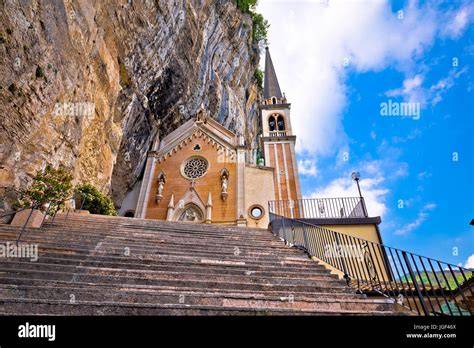 Santuario Madonna della Corona nella roccia