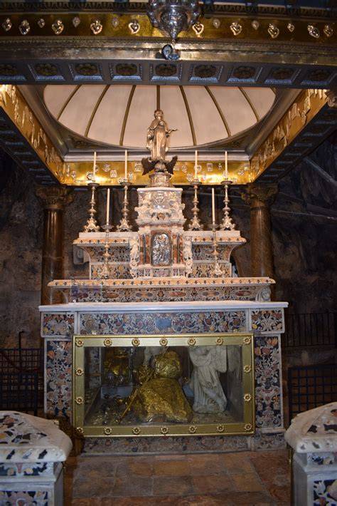 Altare maggiore marmoreo del santuario