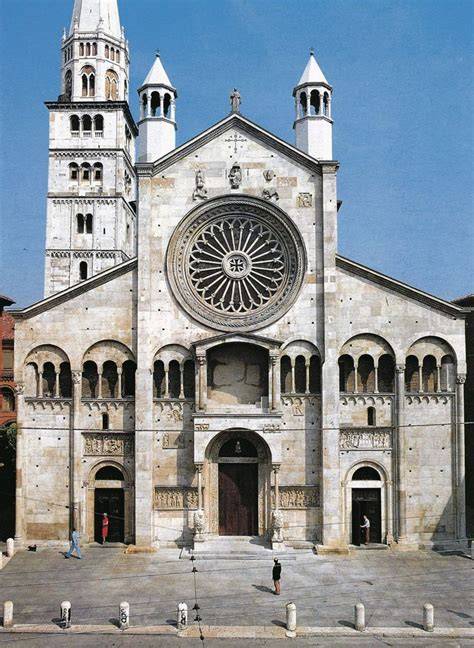 Facciata romanica della collegiata di Omegna