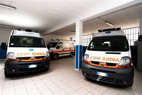 Ambulanza Croce Azzurra servizio emergenza